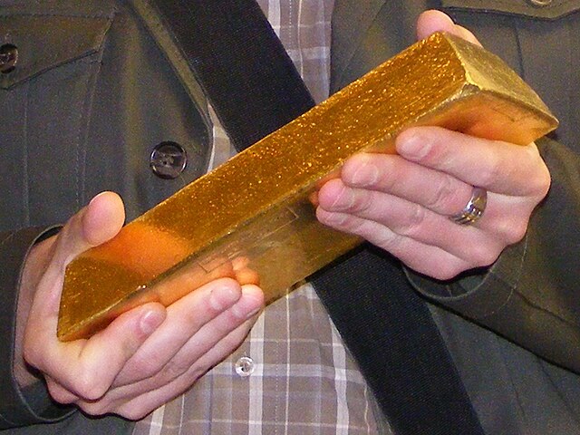 10 Reasons to Invest in Gold